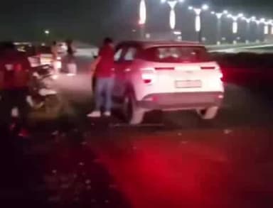 बड़गांव: उदयपुर में इनोवा क्रिस्टा और स्कूटी के बीच आमने-सामने की टक्कर, स्कूटी सवार 3 युवकों की मौत, कार सवार 2 लोग घायल
