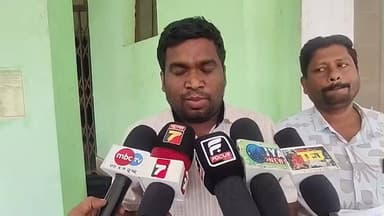 ଖଲ୍ଲିକୋଟ୍: ରାସନ୍ କାର୍ଡ ରୁ ମୃତ ବ୍ଯକ୍ତିଙ୍କ ନାମ କାଟିବା ଦାବି, ଛତ୍ରପୁର ଠାରେ ଜିଲ୍ଲାପାଳଙ୍କୁ ଅଭିଯୋଗ କରି ପ୍ରତିକ୍ରିୟା ରଖିଲେ ସୁନାଥର ଗ୍ରାମବାସୀ
