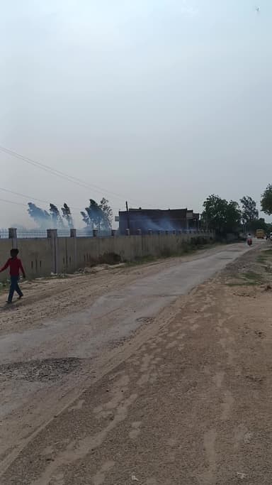 विद्युत शॉर्ट से लगी आग कौड़ियां छटाई रोड