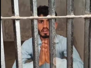 आदमपुर में महिला को बेरहमी से पीटा, वीडियो वायरल होने के बाद आरोपी गिरफ्तार, पहुंचा सलाखों के पीछे, मांग रहा माफी
#viral...