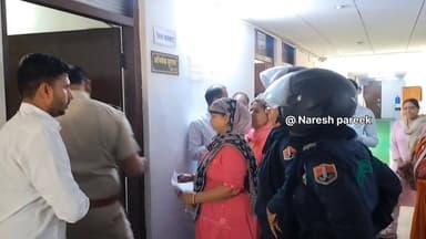 संकट में वार्ड बॉय.. कम पगार में भी बड़ा काम.. अब दो माह से बैठे है बेरोजगार.. ठेकेदार पर लगाएं वसूली के आरोप..
#newsupd...