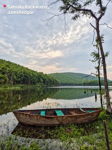 This place is just 14 kms from Jamshedpur😍
Surrounded by lush green forest, Big backwater body and mountains covering t...