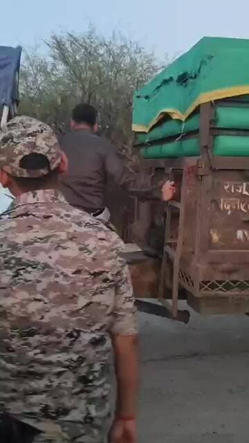 कलेक्टर ने कृषि मंडी में ट्रैक्टर ट्राली में रखे गेहूं का सैंपल किया चैक #highlights #news #livenews