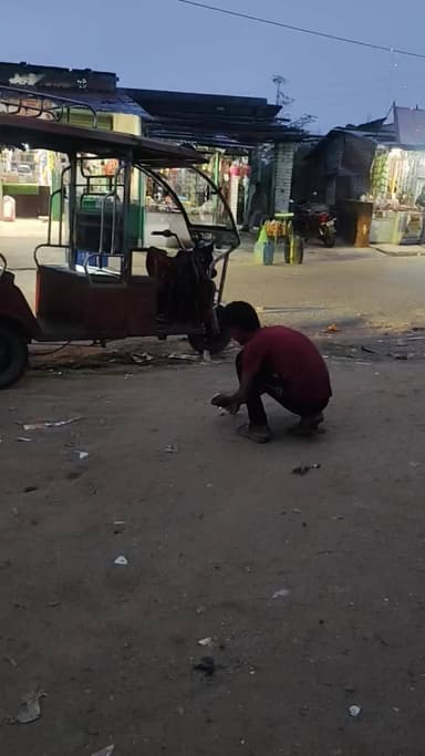 मटिहाना चौक पर मनाया जश्न, एक दूसरे को गुलाल लगाकर और पटाखे फोड़कर मनाया जश्न