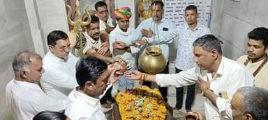 हाल ही में हुए विधानसभा चुनाव में तीन राज्यों में भाजपा को प्रचंड बहुमत मिलने पर डग विधायक सहित भाजपा कार्यकर्ता एवं पदा...