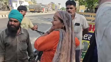 ਫਾਜ਼ਿਲਕਾ: ਐਮਸੀ ਕਲੋਨੀ ਦੇ ਨੇੜੇ ਮਹਿਲਾਂ ਦੇ ਨਾਲ ਲੁੱਟ ਦੇ ਇਲਜ਼ਾਮ
