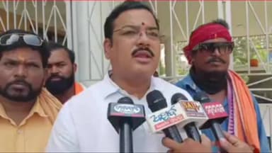 ଭଦ୍ରକ ଗ୍ରାମାଞ୍ଚଳ: ବିପର୍ଯ୍ୟସ୍ତ ଭଦ୍ରକ ରେ ରାଘବାନନ୍ଦ ଆଖି ଡାକ୍ତରଖାନା, ପ୍ରତିକ୍ରିୟା ରଖିଲେ ମାନସ ମହାନ୍ତି