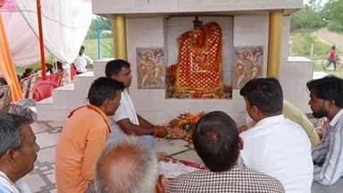 इस्माइल नगर स्थित बजरंगबली देवस्थान पर हुई हनुमान पूजा
रिपोर्ट सतगुरु प्रसाद रावत