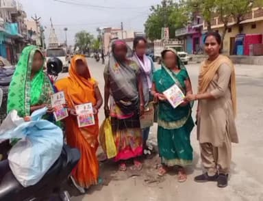 नौगढ़: कपिलवस्तु मिशन शक्ति टीम ने मुडिला में बहू-बेटी सम्मेलन व साइबर जागरूकता अभियान के तहत महिलाओं को जागरूक किया