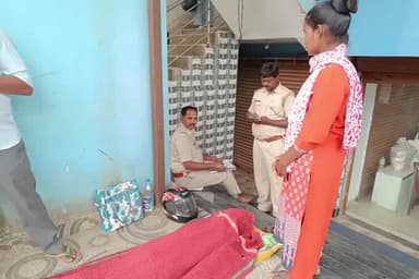 सिमडेगा: इंडियन बैंक में पैसा निकालने आए व्यक्ति की बैंक गेट के पास मौत, पुलिस जांच में जुटी