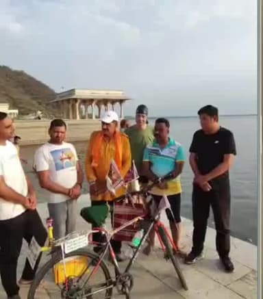 राजसमंद: पर्यावरण और नशामुक्ति का संदेश लेकर हिसार के सुभाष विश्नोई पहुंचे राजसमंद झील