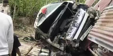 फतुहा: जेठुली रेडियो स्टेशन के पास अनियंत्रित कार झोपड़ीनुमा घर में घुसी, गड्ढे में पलटी