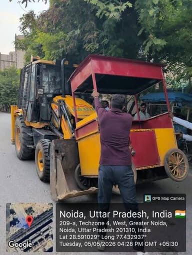 आज दिनांक 05.05.2026 को ग्रेटर नोएडा प्राधिकरण के अर्बन सर्विस विभाग द्वारा शहर की मुख्य सड़कों को अतिक्रमण मुक्त बनाने...