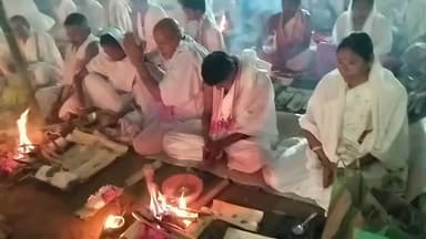 ঢকুৱাখানা ভাগ: স্বৰ্ণপুৰ নামঘৰত সম্পন্ন সমূহীয়া বিবাহ,
একেলগে বিবাহ পাশত আৱদ্ধ অৰ্ধ শতাধিক দৰা কন্যা