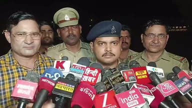 गंगा एक्सप्रेसवे पर बड़ा हादसा, डबल डेकर बस खड़े ट्रक में घुसी, दो दर्जन से अधिक यात्री घायल
गंगा एक्सप्रेसवे पर सोमवार