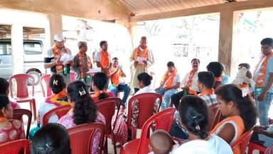 भारतीय जनता पार्टी हाटगामहरिया प्रखंड की बैठक बाजार टांड में आयोजित किया गया। बैठक की अध्यक्षता ब्रजमोहन चातोम्मबा के ...