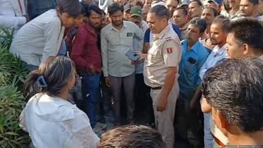 लाडपुरा: दादाबाड़ी में अनियंत्रित कार ने मचाया हड़कंप, कई वाहनों को टक्कर मारकर किया क्षतिग्रस्त, पुलिस पहुँची मौके पर