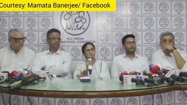 “রাজভবন কেন যাব? আমরা তো হারিনি। জোর করে দখল করে কেউ যদি ভাবে আমায় পদত্যাগ করতে হবে। সেটা হবে না। আমরাই জিতেছি, আমরা হা...