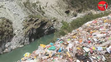 रामपुर बुशैहर के खोपड़ी में बने गौशाला के समीप इकट्ठा किया गया कचरे के ढेर से स्वच्छता की उड़ाई जा रही है धज्जियां
#kull...