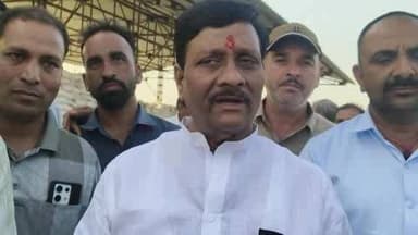 विधायक राजेश सोनकर ने भावांतर योजना में गेहूं तुलवाई का निरीक्षण किया हम्मालों द्वारा₹400 लेने की भी शिकायत की गई ।