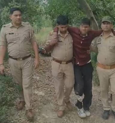 #ShamliPolice
थाना कांधला पुलिस द्वारा थाना क्षेत्रान्तर्गत ग्राम खन्द्रावली में युवक की हत्या की घटना में वांछित 25,00...