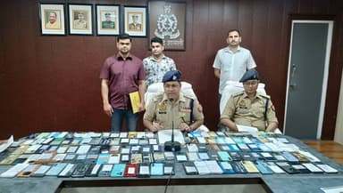 सर्विलांस सेल शामली व जनपद के समस्त थानों पर प्रचलित CEIR पोर्टल पर नियुक्त पुलिसकर्मियों द्वारा जनपद में आमजन के खोये ह...