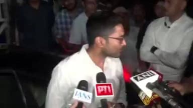 “मैं चुनाव आयोग को चुनौती देता हूँ कि वह दोपहर 12 बजे से शाम 6 बजे तक काउंटिंग सेंटरों की CCTV फुटेज जारी करे। अगर ऐसा क...