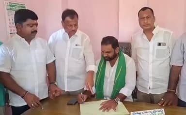 మనోహరాబాద్: సొసైటీ చైర్మన్ గా బాధ్యతలు స్వీకరించిన మెట్టు బాలకృష్ణ రెడ్డి