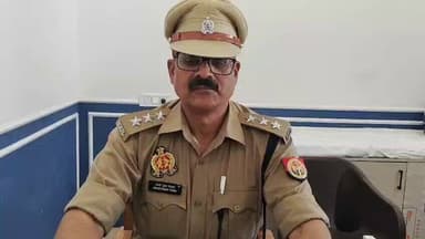 PS सीबीगंज #bareillypolice द्वारा मुठभेड़ के दौरान परसाखेड़ा औधोगिक क्षेत्र स्थित पद्मावती एसोसिएशन से तांबा चोरी करने व...
