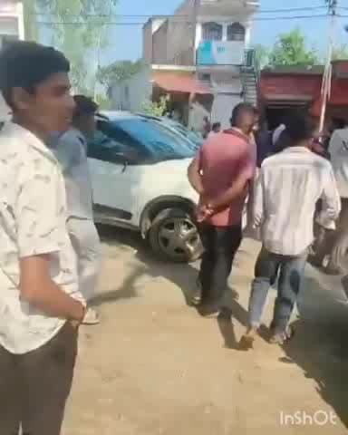 बरहज: भलुअनी में रसोई गैस की किल्लत को लेकर लोगों ने किया चक्का जाम, पुलिस ने आश्वासन देकर खाली कराया जाम