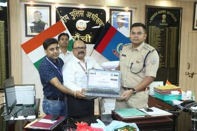 वरिय पुलिस अधीक्षक महोदय, राँची ने आज जनगणना 2026 की प्रथम चरण ‘आवास गणना’ के शुभारंभ पर अपने आवास के कार्यालय कक्ष में ...
