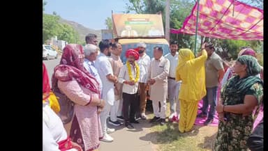 करौली: पश्चिम बंगाल, असम और पाण्डुचेरी विधानसभा चुनावों में भाजपा की जीत का गुढाचंद्रजी कस्बे में भाजपाइयों ने मनाया जश्न