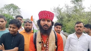 बस्ती जनपद के पैड़ा धाम से बागेश्वर धाम तक पैड़ा वाले बाबा का पैदल यात्रा..
#followerseveryone #nirmalupdates #bastinews