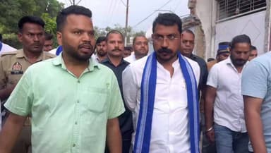 सहारनपुर में बुलडोजर पर ब्रेक: सांसद चंद्रशेखर आजाद के पहुंचते ही रुका सर्किट हाउस रोड का काम,
#चंद्रशेखर
