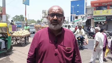 બોટાદ શહેરમાં ડામર રોડ ઉપર ડામર નીકળવા મામલે નગરપાલિકા વોર્ડ નંબર-9 ના અપક્ષ કોર્પોરેટર છત્રજીતભાઈ ધાંધલ એ આપી માહીતી