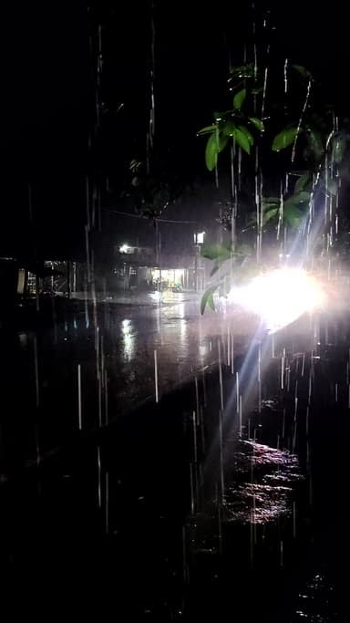 चम्पारण में तेज वर्षा रोड जाम