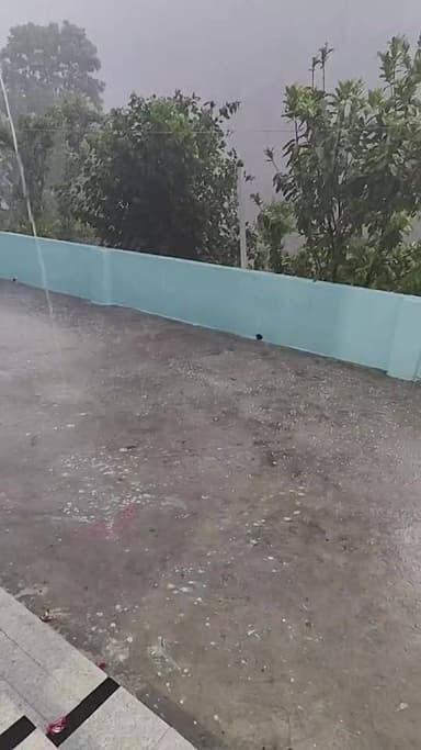 Live:- घनसाली क्षेत्र के बालगंगा घाटी में मूसलाधार बारिश व ओलावृष्टि।