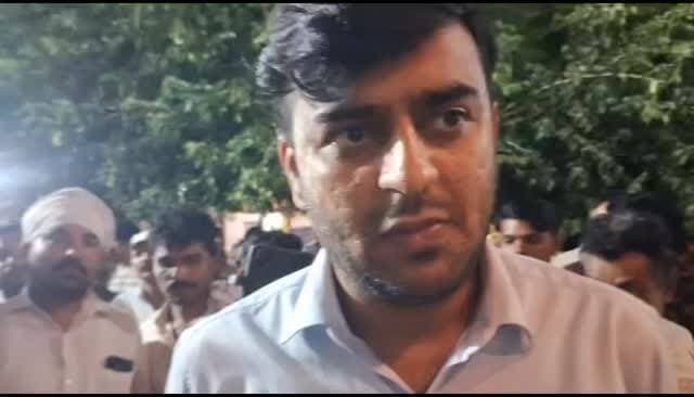 #रात्रि_चौपाल
कलेक्टर श्री पार्थ जैसवाल ने ग्राम अलीपुरा में लगाई रात्रि चौपाल
एक-एक ग्रामीण की सुनी समस्याएं, मौके पर...