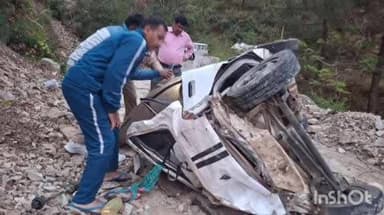 भतरौजखान में कार खाई में गिरी, जागर कार्यक्रम से लौट रहे तीन लोगों की सड़क हादसे में हुई मौत