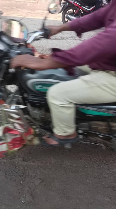 Nagar Nigam Bhagalpur ke under
Balltikarkhana chok ke par mara hua
dog @#