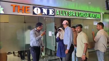 આણંદ શહેર: આણંદના શાન મોલમાં આવેલ ધ વન લીલી સ્પા એન્ડ ગ્રુપ વેન્ચર સ્પા સેન્ટરમાં એસઓજી પોલીસના દરોડા