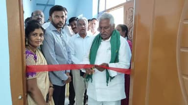 కొడిమ్యాల: గ్లోబల్ తెలంగాణ అసోసియేషన్ ఆధ్వర్యంలో నిర్వహిస్తున్న ఉచిత కుట్టుమిషన్ శిక్షణ కేంద్రాన్ని ప్రారంభించిన మాజీ మంత్రి