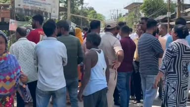 শিৱসাগৰ: কৃত্ৰিম বানৰ কৱলত শিৱসাগৰ নগৰ জেঙনিকটীয়াত পথ অৱৰোধ স্থানীয় জনসাধাৰণৰ