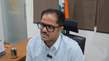 जिलाधिकारी श्री पुलकित गर्ग द्वारा मंदाकिनी नदी में नाव चालकों से संबंधित बाईट।
#चित्रकूट_पब्लिक_up_tak