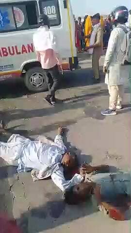 ऐरापुल के पास हुआ दर्द नाक सड़क हादसे में 5 लोगों की मौके पे ही मौत #लखीमपुर #नकहा #सिसैया #ऐरा पुल