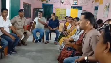 আলিপুরদুয়ার ১: শান্তির বার্তা আলিপুরদুয়ারে বিজেপির দলীয় পতাকা খুলে নেওয়া হলো বিভিন্ন জায়গায় লাগানো ঘর থেকে