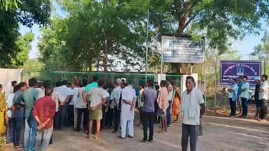 ଦେବଗଡ: ଆମ୍ବକଟା ଗ୍ରୀଡରେ ବିଦ୍ୟୁତରେ ଲାଗି ଗୁରୁତର ଯୁବକଙ୍କ ମୃତ୍ୟୁ, କାର୍ଯ୍ୟାଳୟ ସମ୍ମୁଖରେ ଶବ ରଖି ଆନ୍ଦୋଳନ