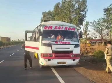 सिवनी: परमिट बिना दौड़ रही बस जब्त, ₹2.75 लाख का टैक्स बकाया, परिवहन विभाग की कार्रवाई, अन्य वाहनों पर भी जुर्माना