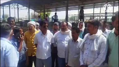 बटियागढ़: पथरिया एसडीएम निकेत चौरसिया ने बटियागढ़ में खरीदी केंद्र का निरीक्षण किया
