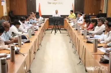 झाबुआ: झाबुआ में कलेक्टर ने आकांक्षी ब्लॉक कार्यक्रम की समीक्षा बैठक आयोजित की
